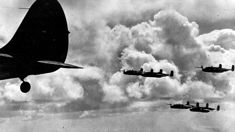Arqueólogos descobrem destroços de avião da II Guerra na Polônia
