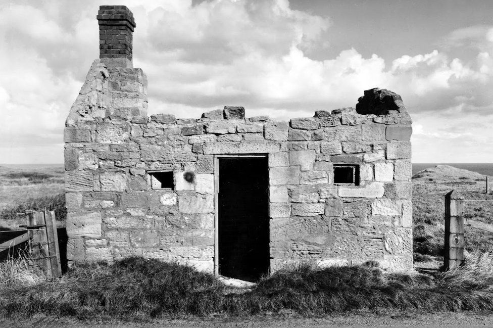 Uma casamata da II Guerra estava disfarçada de casa de campo abandonada 